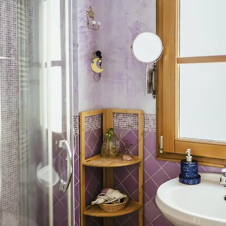The Smallest Of Maison d'hôtes